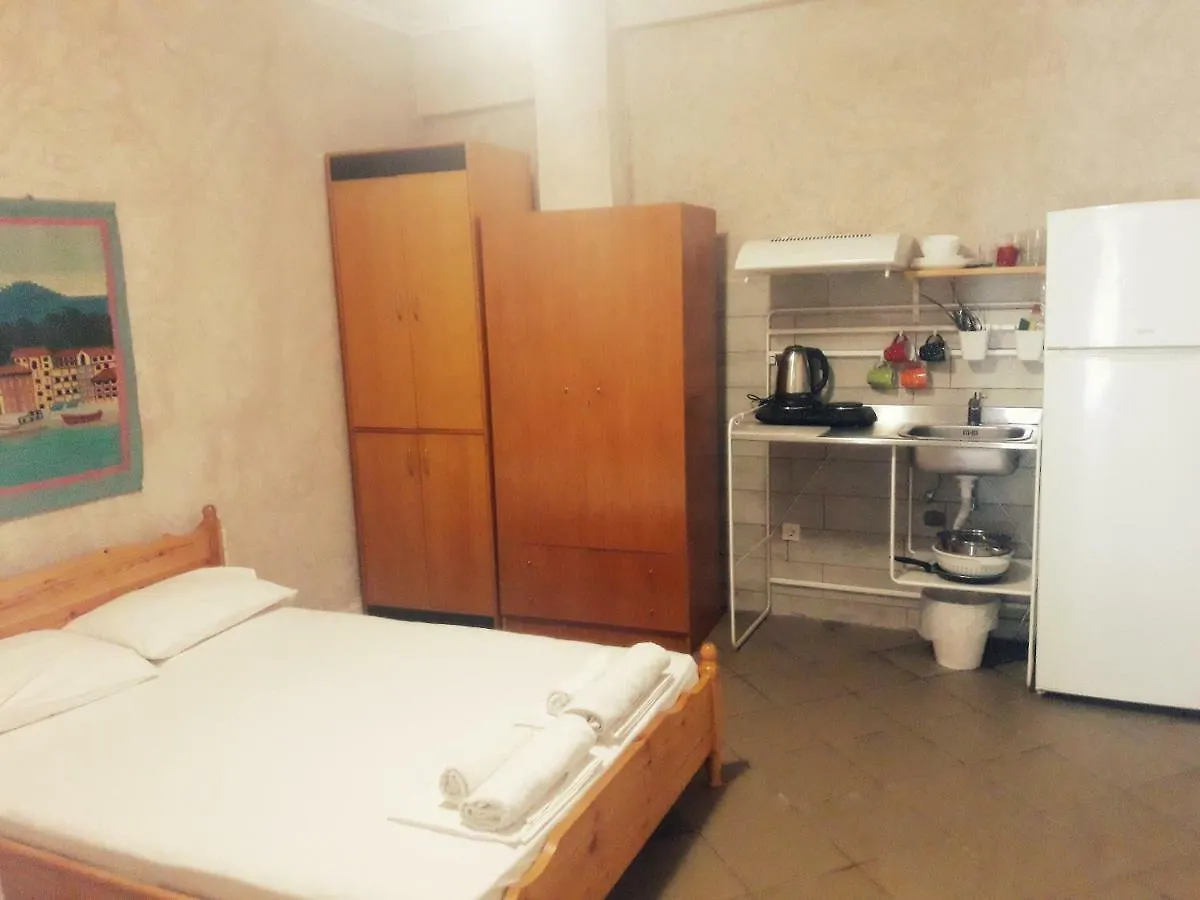 Artemis Studios & Apartments Nea Kallikrateia 0*,  Görögország
